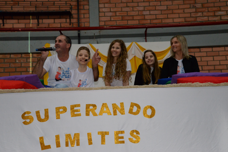Palestra com Tiago Linck e família ensinou sobre superação e felicidade